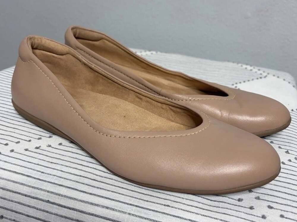 Naturalizer Women Flats Beige Leather Vivienne Slip On Comfort Arch Support 9.5M